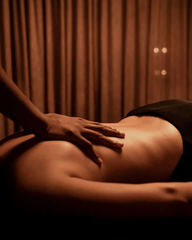 Эротический массаж для мужчин делается не только с помощью умелых движений ...